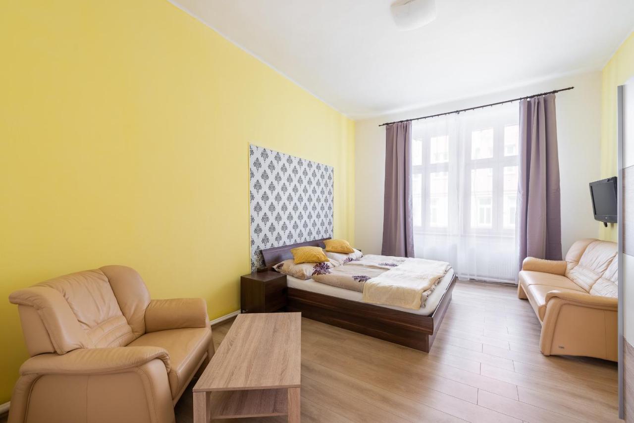 Spacious Apartment Decin Exterior photo